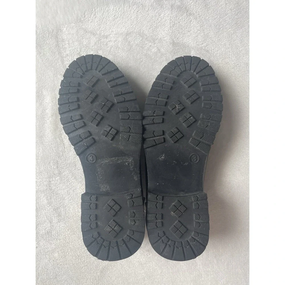 The Unbranded Brand platform black